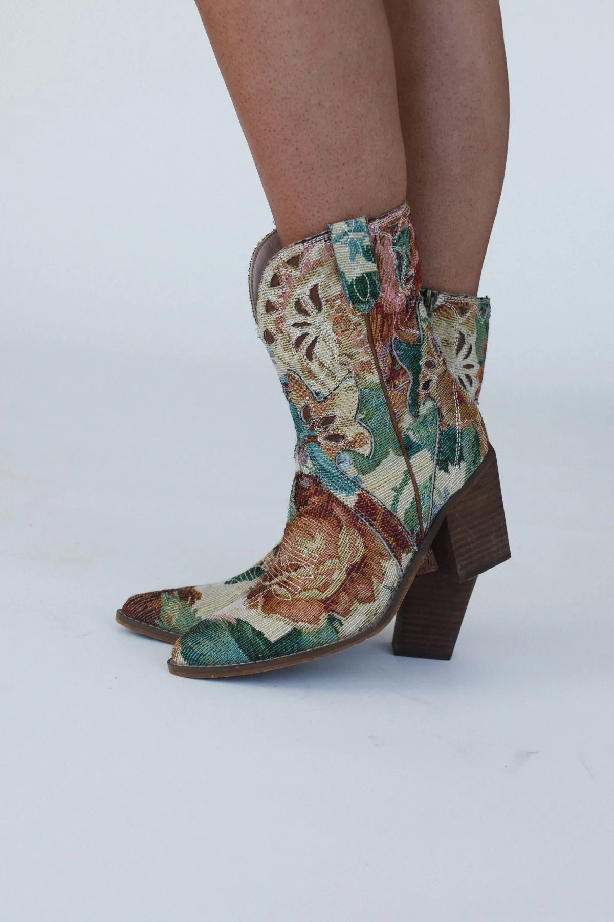 Canyon Rose Boots - Multi