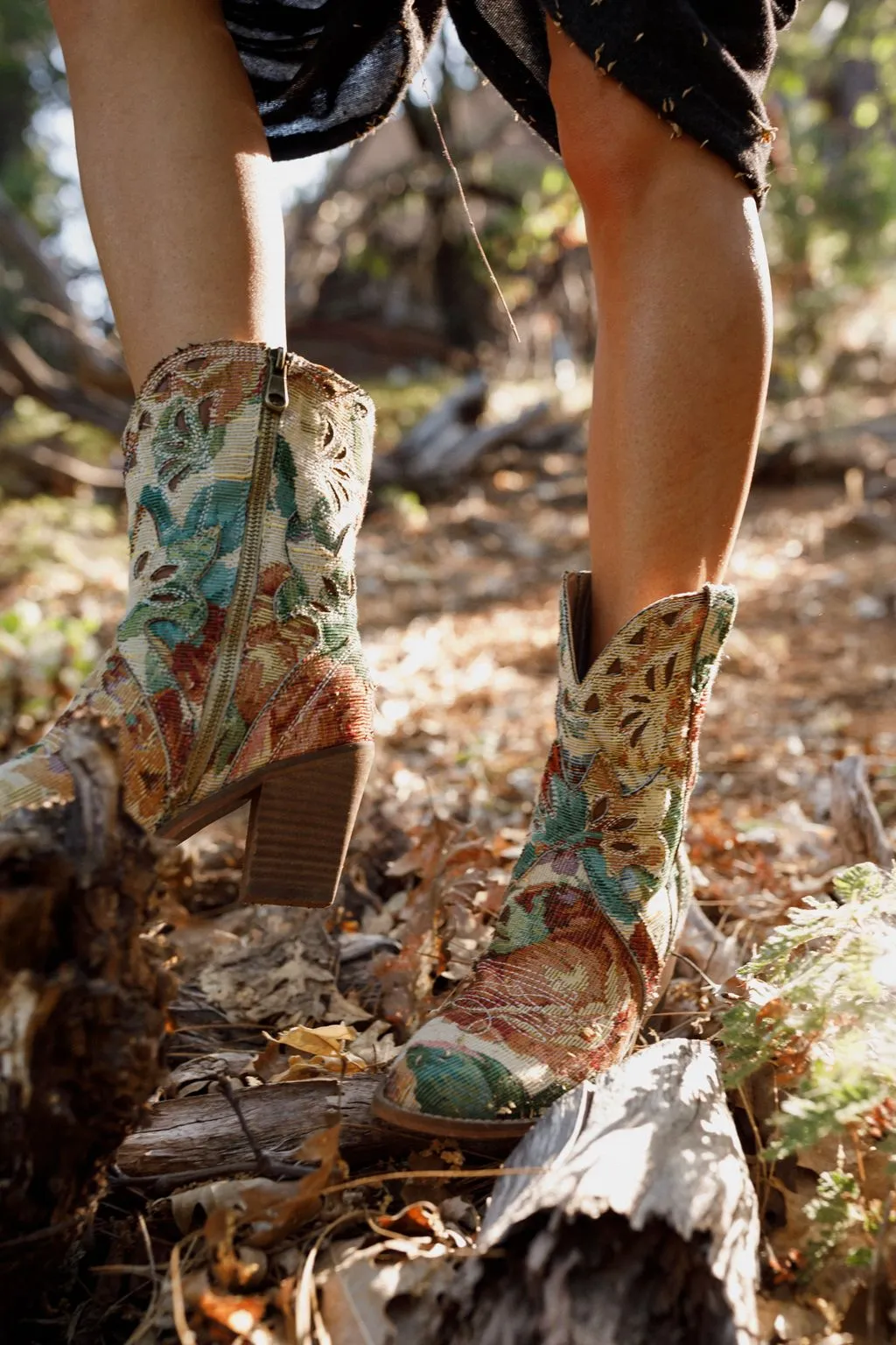 Canyon Rose Boots - Multi