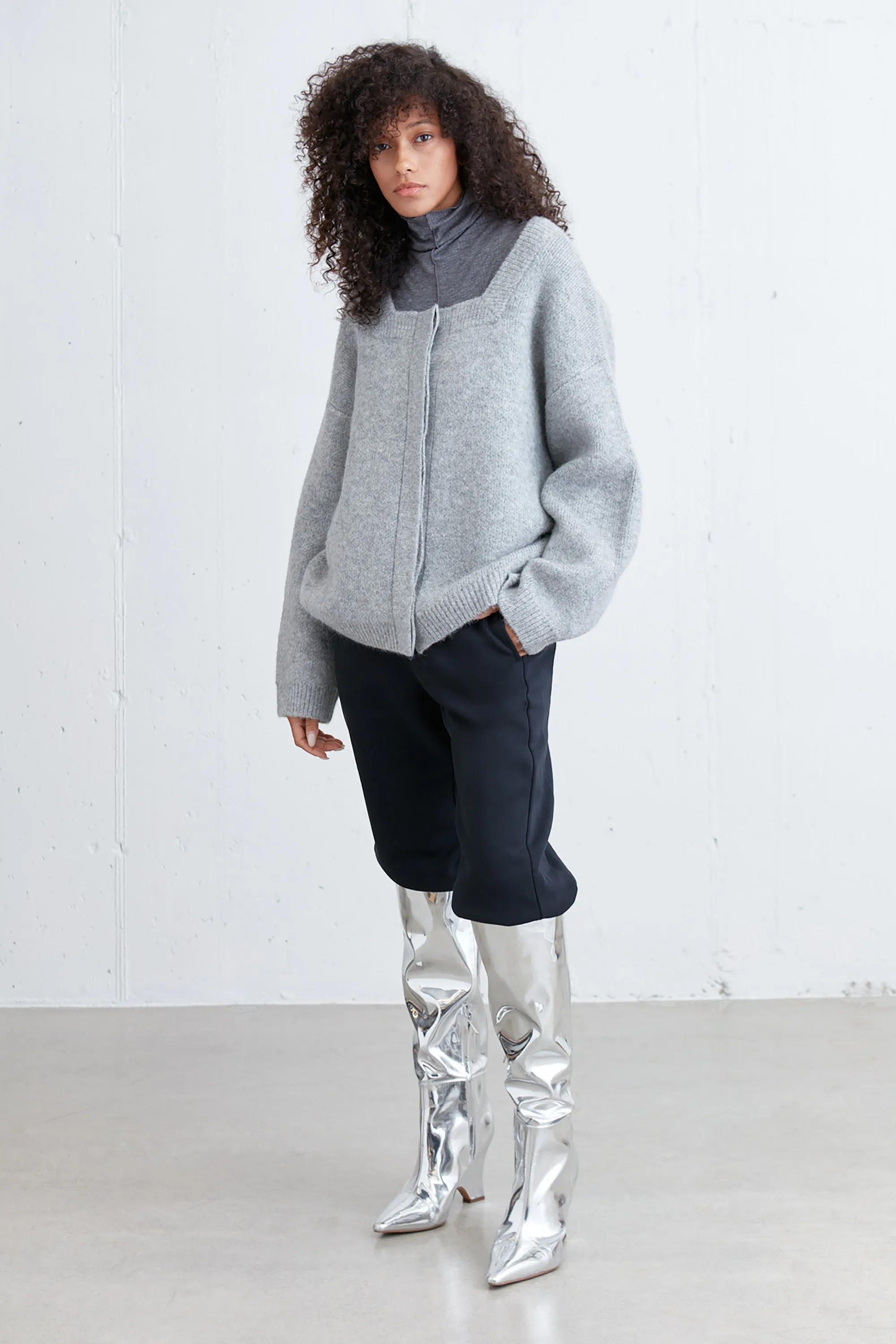 SQUARE NECK CARDIGAN