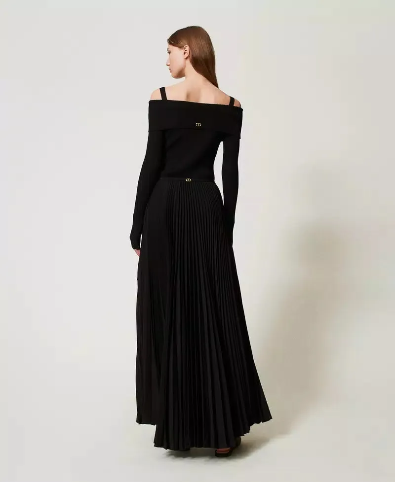 TWS-251TP2424 BLACK PLEATED WRAP SKIRT